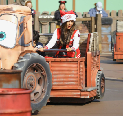 Eiza Gonzalez – Disneyland Park in Los Angeles 