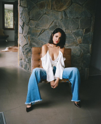 Eiza Gonzalez – Social Media