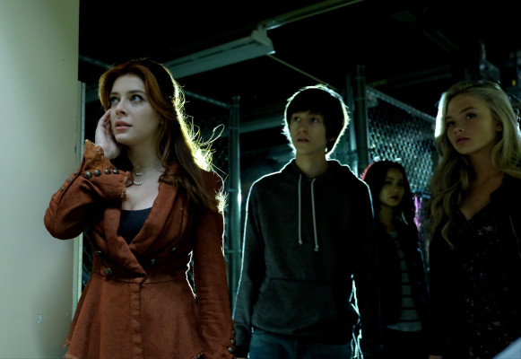 Elena Satine - The Gifted (2017) 1x09 'outfoX'