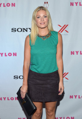 Elisha Cuthbert pic #585321