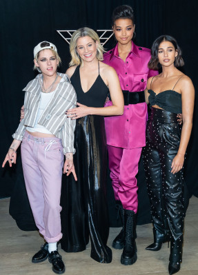 Elizabeth Banks - Photocall of &#039;Charlie&#039;s Angels&#039; in Los Angeles // 11.11.2019