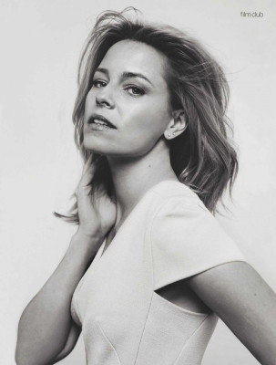 ELIZABETH BANKS in Psychologies Magazine, UK December 2019