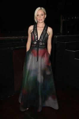 Elizabeth Banks - Hollywood Beauty Awards in LA