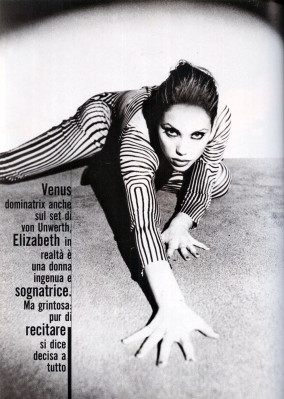 Elizabeth Berkley pic #1175606