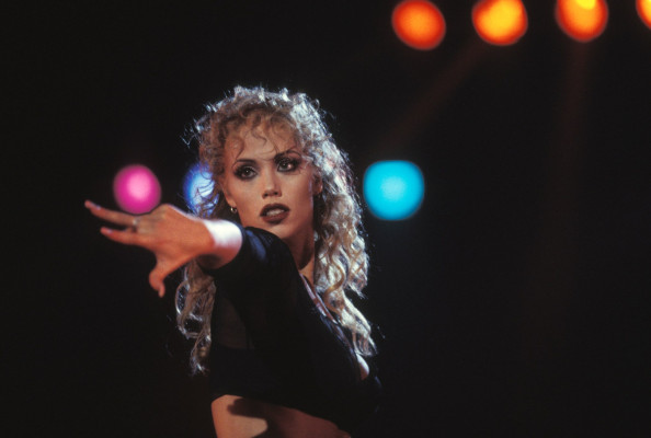 Elizabeth Berkley pic #1173180