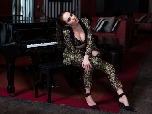 Elizabeth Gillies