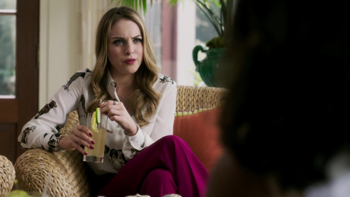 Elizabeth Gillies - Dynasty (2017) 1x01 &#039;I Hardly Recognized You&#039;