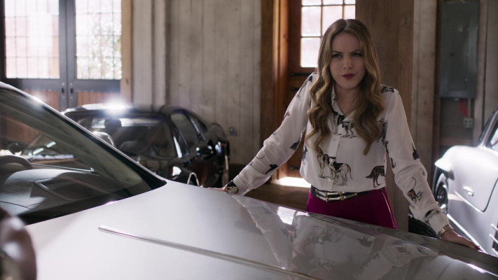 Elizabeth Gillies - Dynasty (2017) 1x01 &#039;I Hardly Recognized You&#039;
