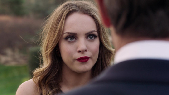 Elizabeth Gillies - Dynasty (2017) 1x01 &#039;I Hardly Recognized You&#039;
