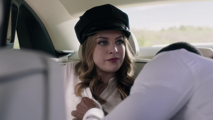 Elizabeth Gillies - Dynasty (2017) 1x01 &#039;I Hardly Recognized You&#039;