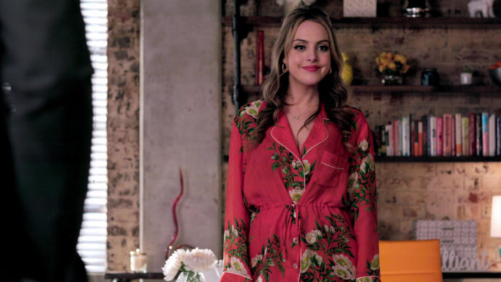 Elizabeth Gillies - Dynasty (2017) 1x08 &#039;The Best Things in Life&#039;