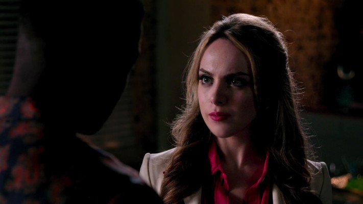Elizabeth Gillies - Dynasty (2017) 1x08 &#039;The Best Things in Life&#039;