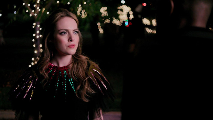 Elizabeth Gillies - Dynasty (2017) 1x08 &#039;The Best Things in Life&#039;