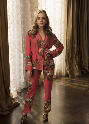 Elizabeth Gillies - Dynasty (2017) 1x08 &#039;The Best Things in Life&#039;