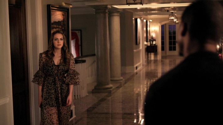 Elizabeth Gillies - Dynasty (2017) 1x08 &#039;The Best Things in Life&#039;