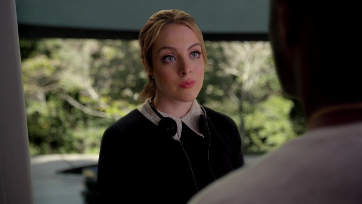 Elizabeth Gillies - Dynasty (2017) 1x09 &#039;Rotten Things&#039;