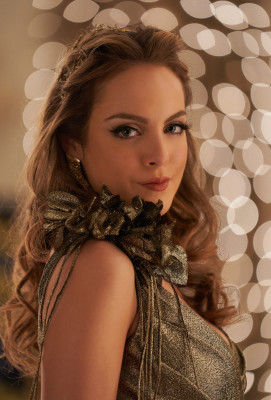 Elizabeth Gillies - Dynasty (2018) 1x10 &#039;A Well-Dressed Tarantula&#039;