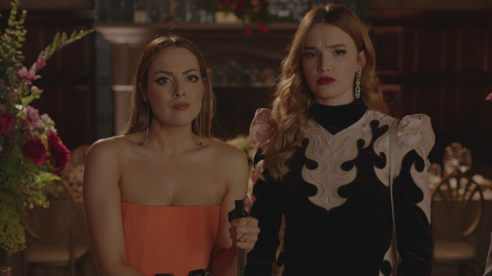Elizabeth Gillies - Dynasty (2021) 4x01 &#039;That Unfortunate Dinner&#039;