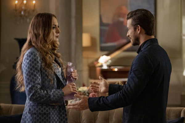 Elizabeth Gillies - Dynasty (2021) 4x01 &#039;That Unfortunate Dinner&#039;