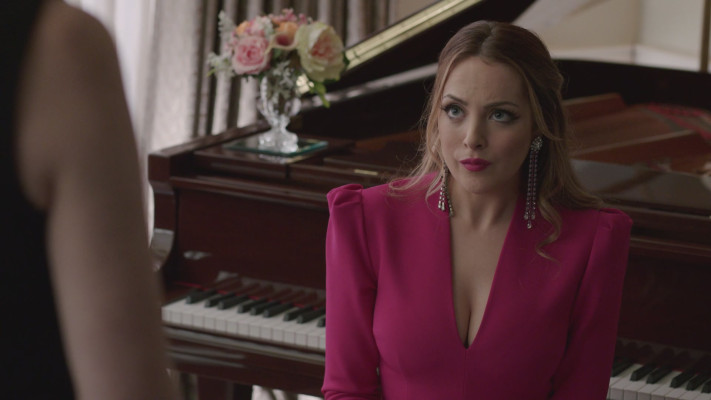Elizabeth Gillies - Dynasty (2021) 4x01 &#039;That Unfortunate Dinner&#039;