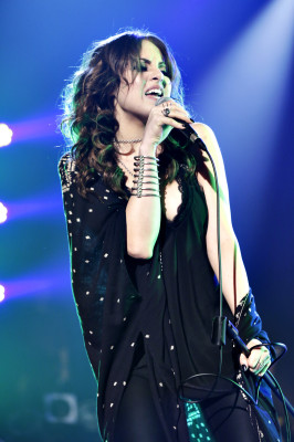 Elizabeth Gillies pic #822731