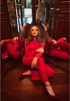 Elizabeth Gillies - Dynasty (2017-2018) Season 1 Promotional