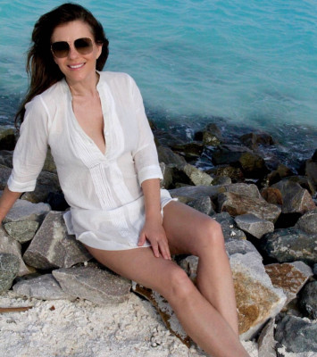 Elizabeth Hurley in Bikini 06/10/2020