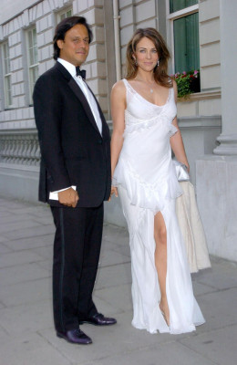 Elizabeth Hurley – Salvatore Ferragamo Dinner &amp;amp; Fashion Show in London