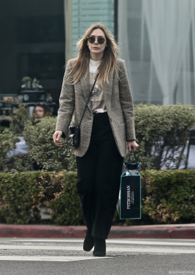 Elizabeth Olsen - Petrossian Restaurant &amp; Boutique in West Hollywood 12/22/2019