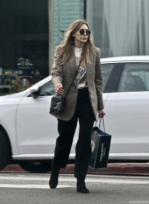 Elizabeth Olsen - Petrossian Restaurant &amp; Boutique in West Hollywood 12/22/2019