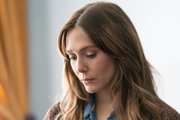 Elizabeth Olsen - Sorry for Your Loss (2019) 2x01 &#039;Middle Finger, Thumbs Up&#039;