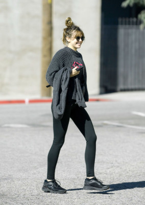 Elizabeth Olsen in Tights – Out in LA 02/26/2019