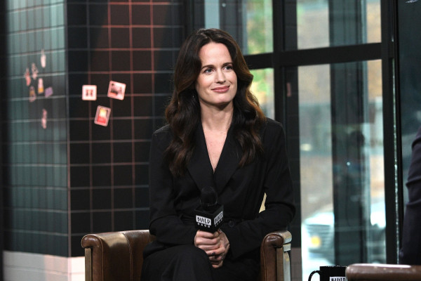 Elizabeth Reaser-Build Series
