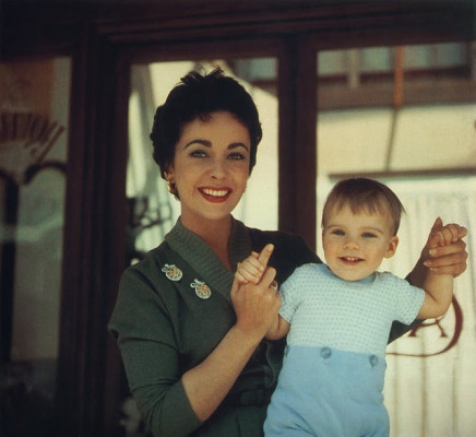 photo 23 in Elizabeth Taylor gallery [id284250] 2010-08-10 00:00:00