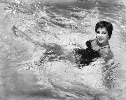photo 14 in Elizabeth Taylor gallery [id429345] 2011-10-18 00:00:00