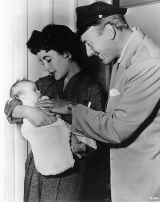 photo 10 in Elizabeth Taylor gallery [id442060] 2011-12-01 00:00:00