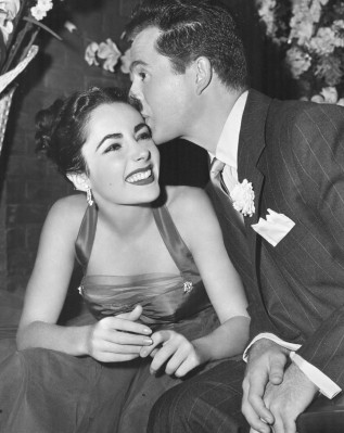 photo 13 in Elizabeth Taylor gallery [id443044] 2011-12-05 00:00:00
