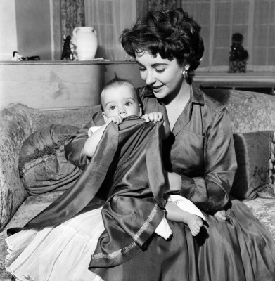 photo 12 in Elizabeth Taylor gallery [id389836] 2011-04-29 00:00:00