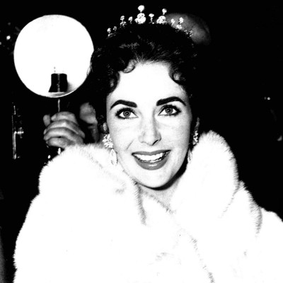 photo 4 in Elizabeth Taylor gallery [id276372] 2010-07-01 00:00:00