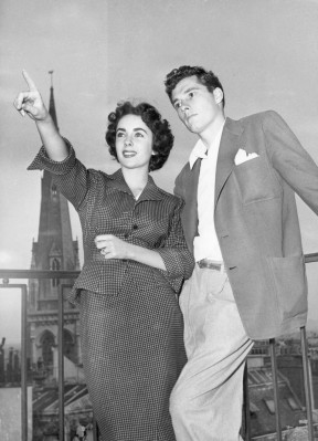 photo 19 in Elizabeth Taylor gallery [id443038] 2011-12-05 00:00:00