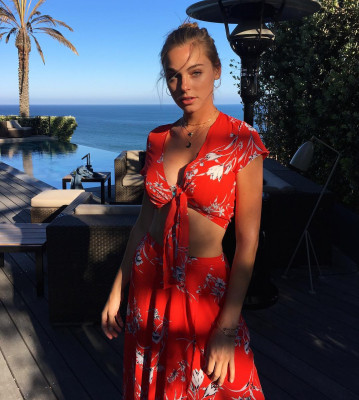 Elizabeth Turner pic #987381