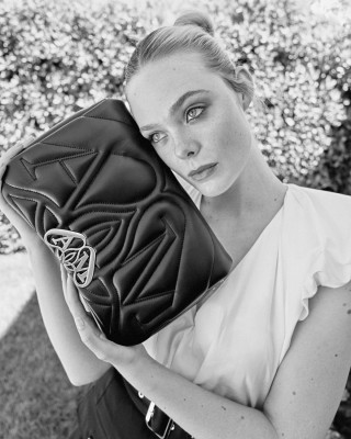 Elle Fanning – Alexander McQueen The Seal Bag 2023