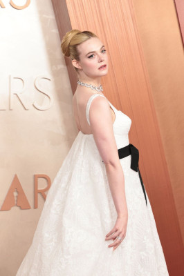 Elle Fanning – Oscars 2025 Red Carpet