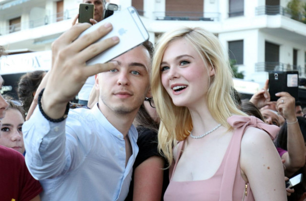 Elle Fanning in Pink – Out in Cannes 05/19/2017