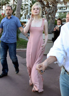 Elle Fanning in Pink – Out in Cannes 05/19/2017