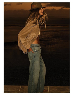 Elle Macpherson by Simon Upton
