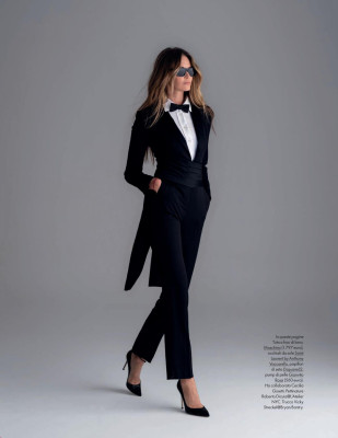 Elle MacPherson – ELLE Italy March 2019