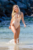 Ellie Brown pic #1128803