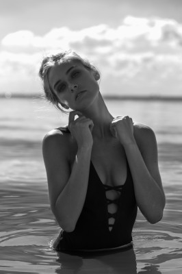 Ellie Ottaway pic #912620