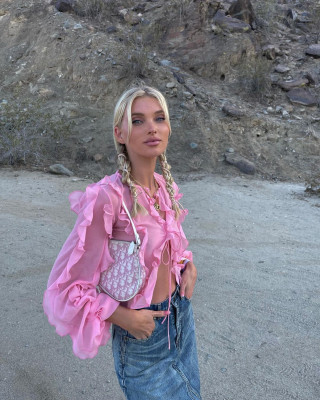 Elsa Hosk 04/16/2022